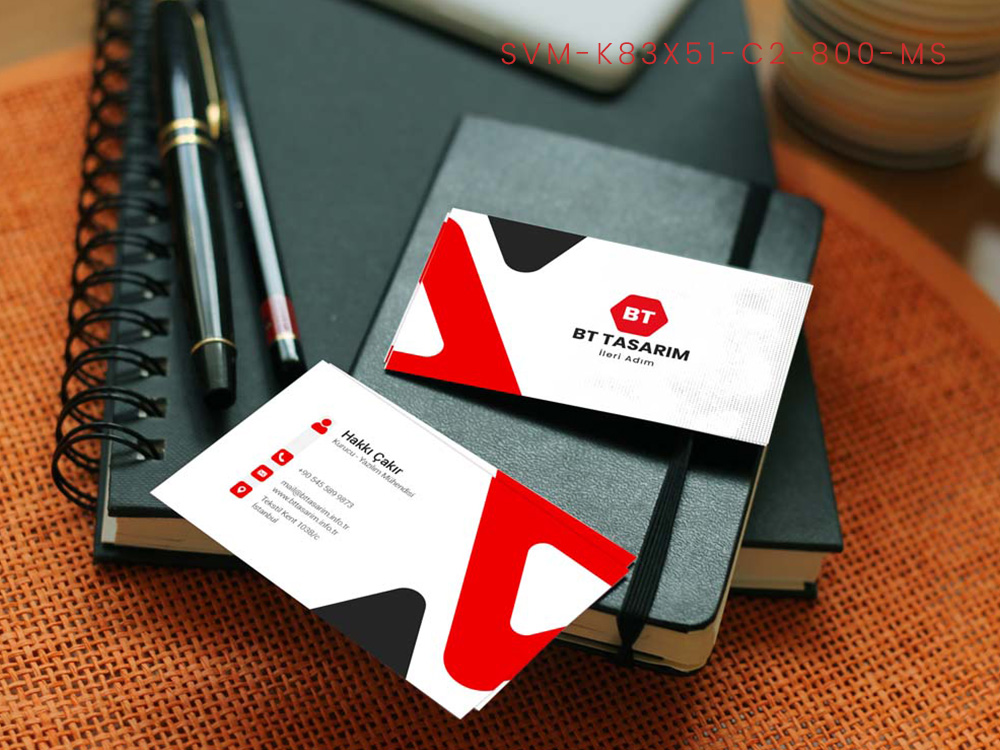 Sıvama Kartvizit, 8.3 x 5.1 cm boyutlarında, çift yön baskılı, 800 gr. mat kuşe kağıda basılmış, mat selefonlu, çift yön kabartma laklanmış ve düz kesimlidir. Kurumsal kimliğinizi yansıtan, profesyonel bir görünüme sahip kartvizitler için idealdir.